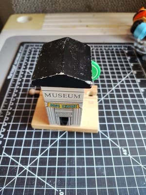 Thomas Wooden Railway Brio Compatable Stop & Go Station Accessory - Thumbnail 3