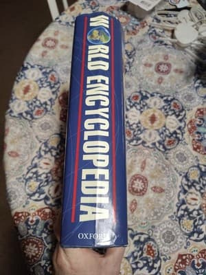 World Encyclopedia - Hardcover, by Oxford University Press; - Very Good - Thumbnail 3