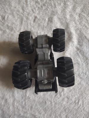 Hotwheels Monster Jam “chillin villian” Diecast - Thumbnail 5
