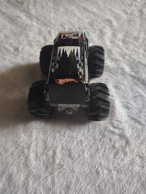 Hotwheels Monster Jam “chillin villian” Diecast - Thumbnail 2