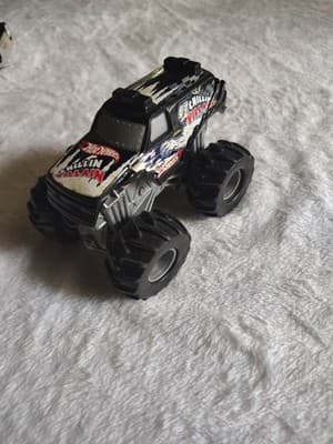 Hotwheels Monster Jam “chillin villian” Diecast - Thumbnail 4
