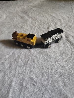 Vintage Geoffrey inc Wooden Train Cars 2003 Yellow Engine, White Box Car - Thumbnail 2