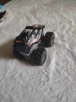 Hotwheels Monster Jam “chillin villian” Diecast - Thumbnail 3