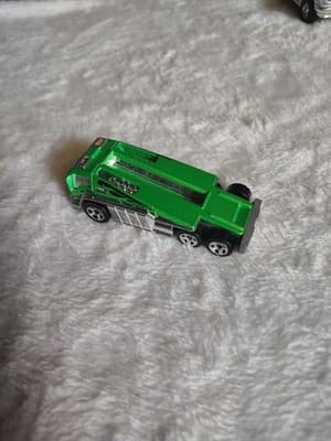 2012 HOT WHEELS BACK SLIDER TRUCK DIECAST GREEN DEMOLITION DERBY 1/64 - Thumbnail 2