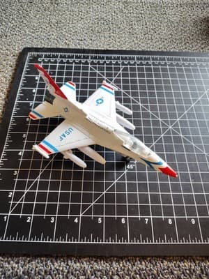 InAir Jumbo Diecast Pullbacks F-16 Fighting Falcon® Thunderbirds - Thumbnail 2