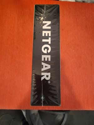NETGEAR Ethernet Splitter 5-Port Gigabit Unmanaged Home Network Switch (GS305) - Thumbnail 3