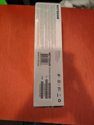 NETGEAR Ethernet Splitter 5-Port Gigabit Unmanaged Home Network Switch (GS305) - Thumbnail 2