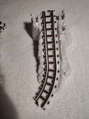 Lincoln Logs Yukon Express Replacement Hill and Tunnel for Train Track Pieces - Thumbnail 3