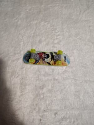 Mcdonald’s Young Justice Robin (Batman) Skateboard TM/MC DC Comics - Thumbnail 2