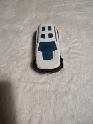 Hot Wheels 2014 White Car Made for McDonald's in China - Thumbnail 4