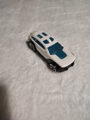 Hot Wheels 2014 White Car Made for McDonald's in China - Thumbnail 2