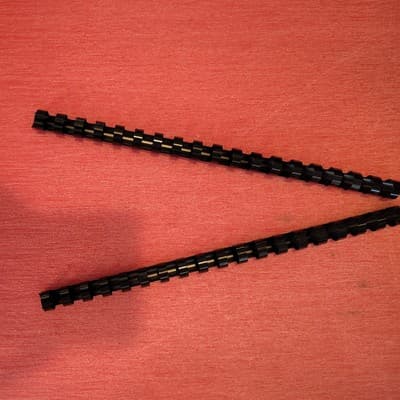 Plastic Comb Bindings 1/2" Diameter 90 Sheet Capacity Black 100/Pack 52326 - Thumbnail 2