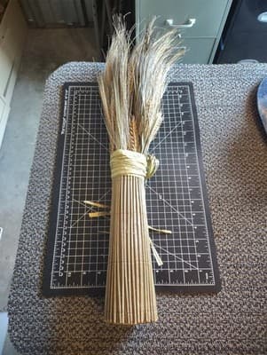 Bundle of dried wheat rope tied arrangement With Solid Base And Core - Thumbnail 2