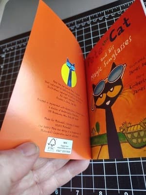 Pete the Cat and His Magic Sunglasses Children's Illustrated Fiction Paperback - Thumbnail 3