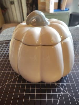 White Ceramic Decorative Fall Harvest Pumpkin Cookie Candy Jar NWOT - Thumbnail 3