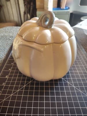 White Ceramic Decorative Fall Harvest Pumpkin Cookie Candy Jar NWOT - Thumbnail 4