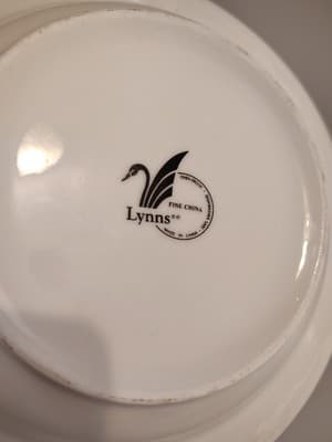 Lynn’s Fine China Valentine 8.75" Soup Bowls 2 - Thumbnail 3