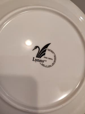 Lynns Fine China Gold Gilded Trim White Salad Plates 7.5” - Thumbnail 3