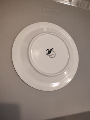 Lynns Fine China Gold Gilded Trim White Salad Plates 7.5” - Thumbnail 2