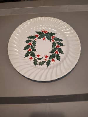 Vintage 1970s SCIO Japan Christmas Holly Berry Swirl Rim Dinner Plate
