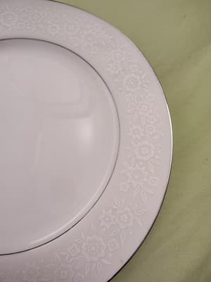Fine China Japan 10 1/4" Dinner Plates - Thumbnail 3