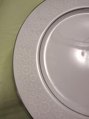 Fine China Japan 10 1/4" Dinner Plates - Thumbnail 2