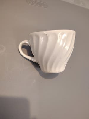 Vintage SCIO Holly Berries Christmas Swirl Cup - Thumbnail 3