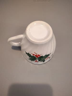Vintage SCIO Holly Berries Christmas Swirl Cup - Thumbnail 4