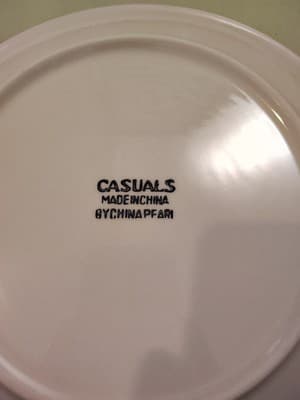 Casuals By China Pearl 10 .5" Dinner Plate Red Green Crm Apple Pattern - Thumbnail 3