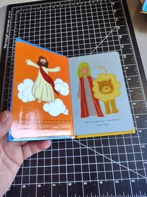 My First Book of Prayers: Jesus Hesr My Prayers by Liser M. Gaardiner. - Thumbnail 4