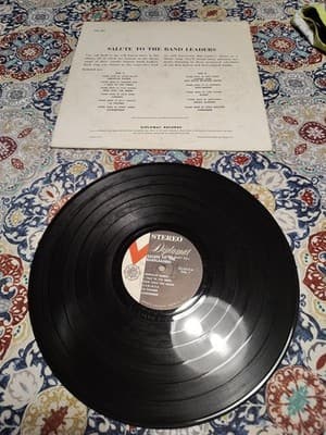 R1-21 SALUTE TO THE BANDLEADERS .... MK-3081 - RECORD - BIG BAND - Thumbnail 2