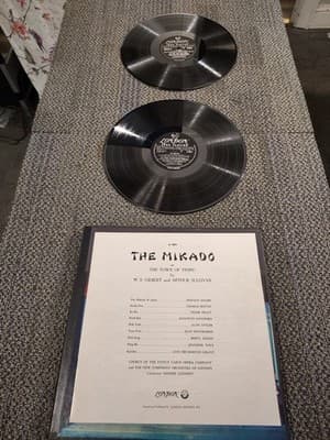 THE MIKADO BY GILBERT & SULLIVAN OPERA 1960'S 2 LP BOX SET 33 RPMM A 4231 - Thumbnail 2