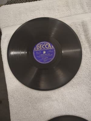 BING CROSBY ALBUM WITH 6 VINYLS 2374,3541,1794,18597,23954,18424 - Thumbnail 16