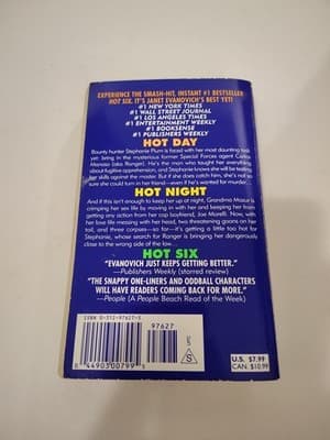 Hot Six : A Stephanie Plum Novel by Janet Evanovich (2001, Mass Market) - Thumbnail 2