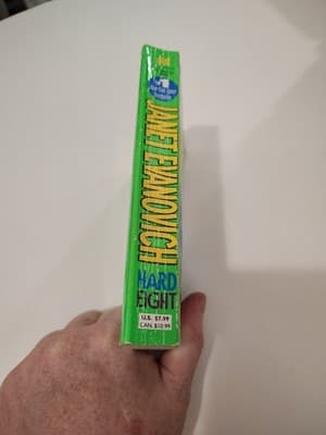 Hard Eight : A Stephanie Plum Novel by Janet Evanovich (2003, Mass Market) - Thumbnail 3