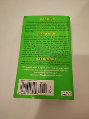 Hard Eight : A Stephanie Plum Novel by Janet Evanovich (2003, Mass Market) - Thumbnail 2