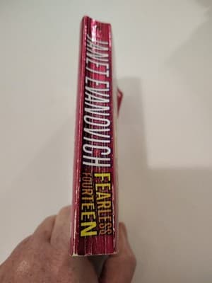Fearless Fourteen; Stephanie Plum Nov- 9780312349523, paperback, Janet Evanovich - Thumbnail 3