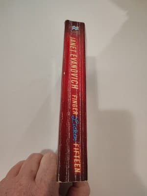 Finger Lickin' Fifteen; Stephanie Plum Nove- Evanovich, 9780312383299, paperback - Thumbnail 3
