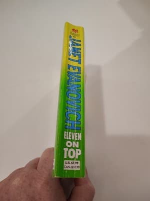 Stephanie Plum Novels Ser.: Eleven on Top by Janet Evanovich (2006, Mass Market) - Thumbnail 3