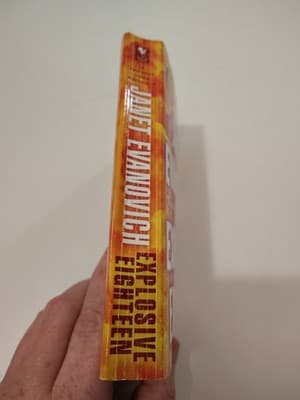 Explosive Eighteen (Stephanie Plum) - mass market paperback Evanovich, Janet - Thumbnail 3
