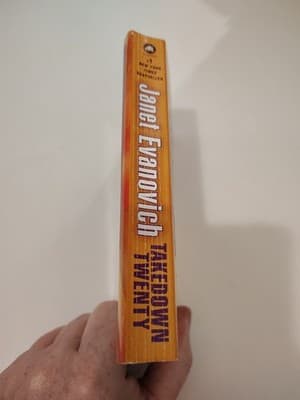Takedown Twenty; Stephanie Plum - Janet Evanovich, 9780345542892, paperback - Thumbnail 3