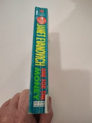One For The Money by Janet Evanovich (Stephanie Plum) 2003 Paperback - Thumbnail 3