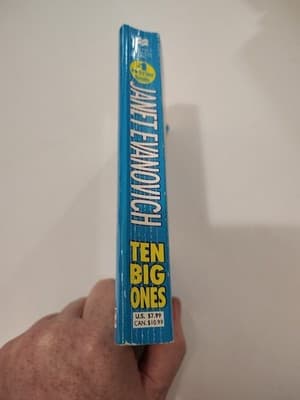 Stephanie Plum Novels Ser.: Ten Big Ones by Janet Evanovich - Thumbnail 3
