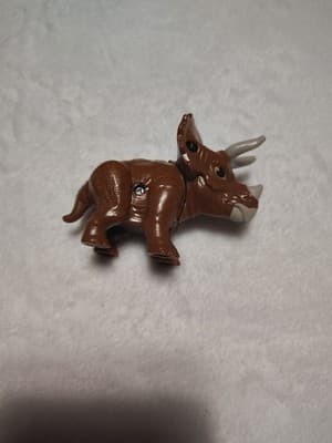 Jurassic park Happy meal toy 2020 Triceratops 4” Park Camp Cretaceous - Thumbnail 2