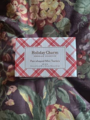 Holiday Charm Ceramic Pan Shaped 2 Oz Mini Pan Tasters Red - Thumbnail 4