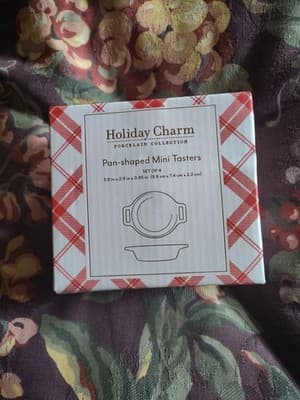Holiday Charm Ceramic Pan Shaped 2 Oz Mini Pan Tasters Red - Thumbnail 2