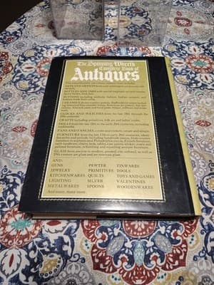 The Spinning Wheel's Complete Book of Antiques by - Hard Back With Dust Jacket - Thumbnail 2