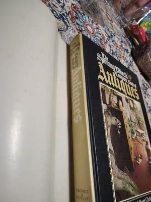 The Spinning Wheel's Complete Book of Antiques by - Hard Back With Dust Jacket - Thumbnail 5