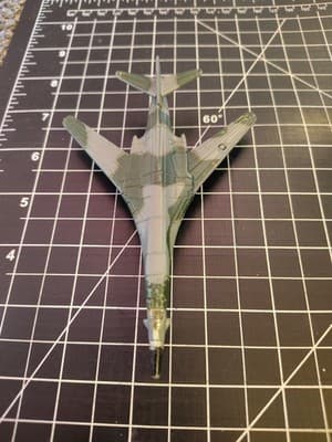 Maisto B-1 Lancer 1:1038 Diecast Military Airplane Model Gray Green B-1 Aircraft