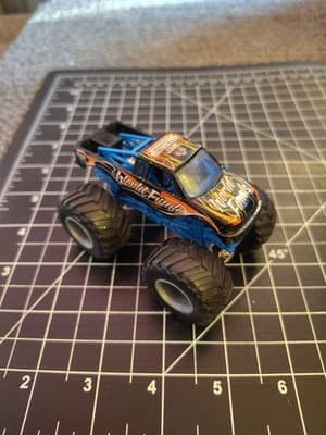 HOT WHEELS MONSTER JAM WORLD FINALS BLACK 1:64 DIECAST 3 1/2" TRUCK BLUE ORANGE - Thumbnail 3